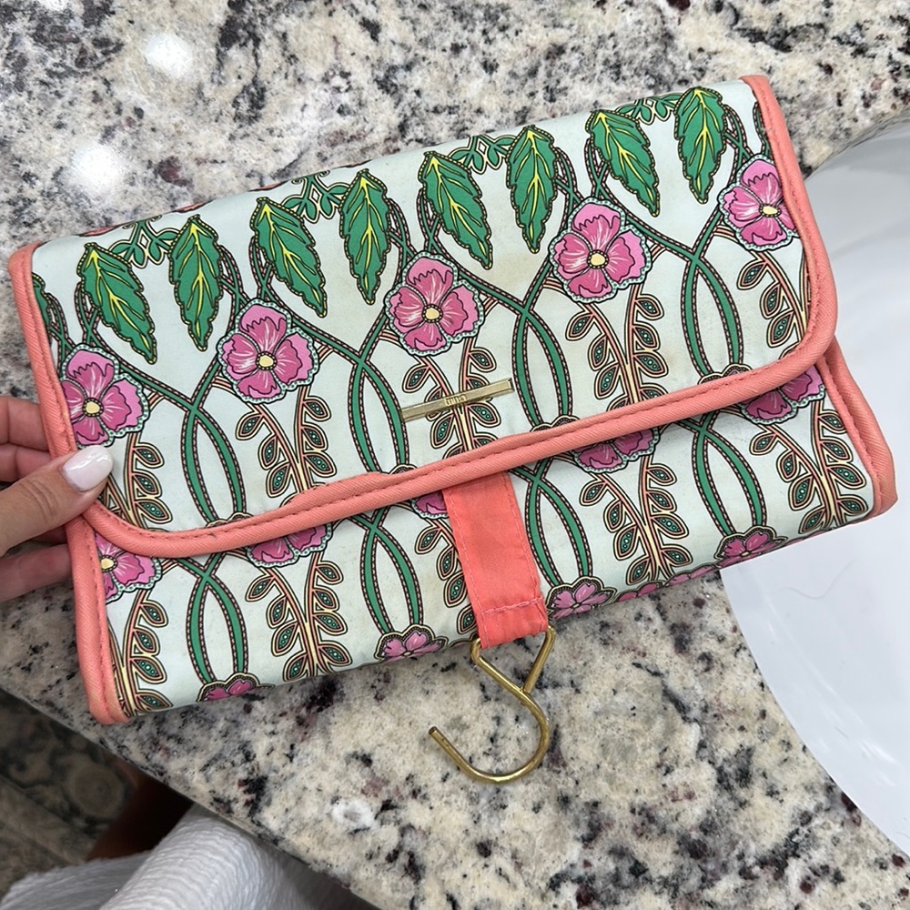 Hanging Travel makeup/toiletries bag